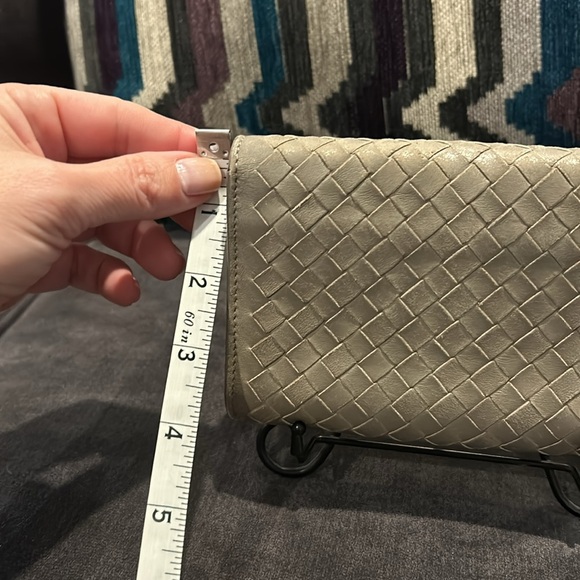 Authentic Bottega Veneta Intrecciato 6x4 Leather Wallet In Limestone - Picture 9 of 12